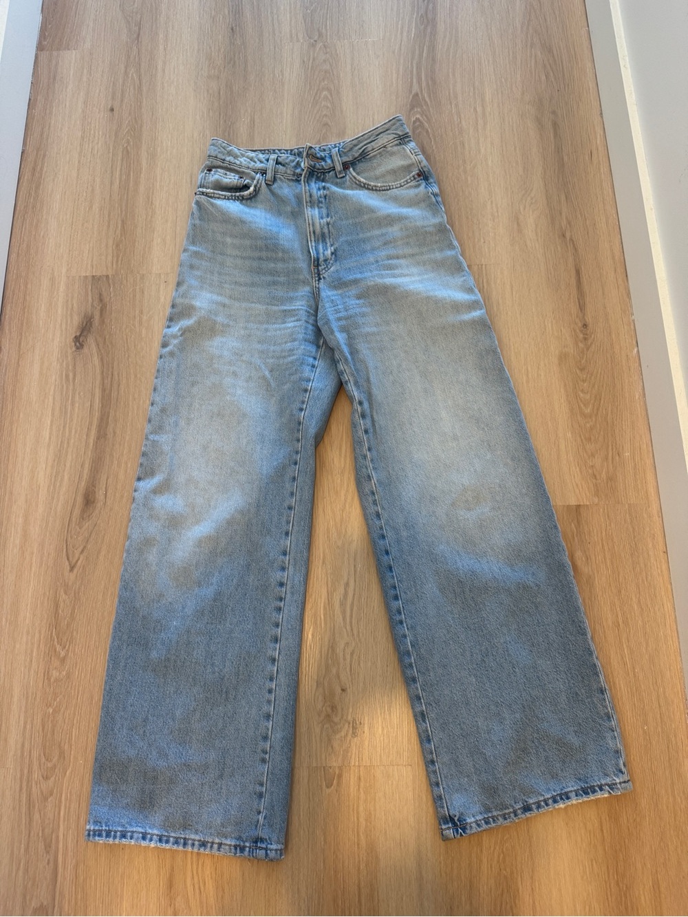 Classic Wide-Leg Jeans in Light Blue
